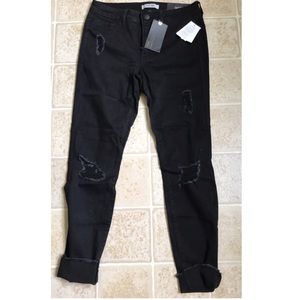 Skintight black pant